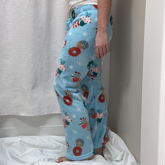 Women’s Daydream by Berkshire Home cupcake & donut fuzzy pajama bottoms. Size S - Picture 2 of 14